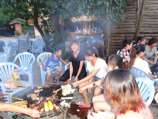 2012年9月7号的集体到山水田园看表演和烧烤活动